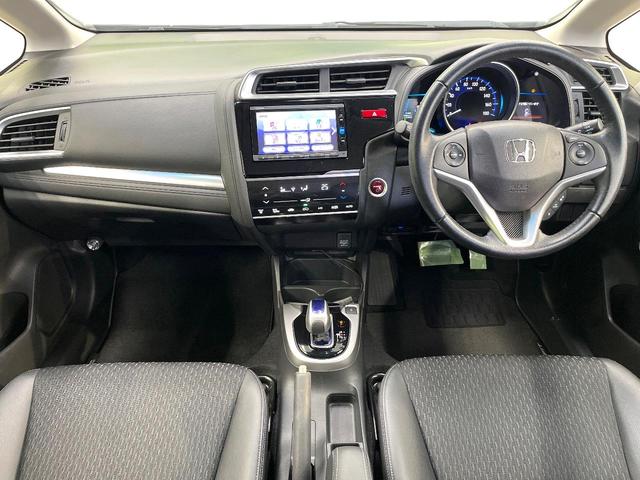 フィットハイブリッド Lパッケージ 純正ナビ バックカメラ 禁煙車 衝突軽減装置 クルーズコントロール LEDヘッド オートライト スマートキー 電動格納ミラー オートエアコン ドラレコ 純正革巻きステアリング ドアバイザー(2枚目)