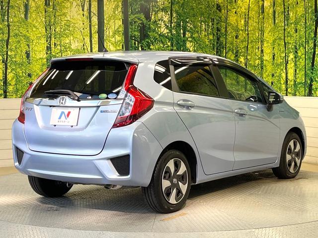 フィットハイブリッド Lパッケージ 純正ナビ バックカメラ 禁煙車 衝突軽減装置 クルーズコントロール LEDヘッド オートライト スマートキー 電動格納ミラー オートエアコン ドラレコ 純正革巻きステアリング ドアバイザー(17枚目)