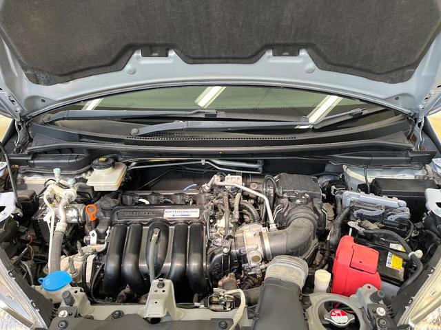 フィットハイブリッド Lパッケージ 純正ナビ バックカメラ 禁煙車 衝突軽減装置 クルーズコントロール LEDヘッド オートライト スマートキー 電動格納ミラー オートエアコン ドラレコ 純正革巻きステアリング ドアバイザー(18枚目)