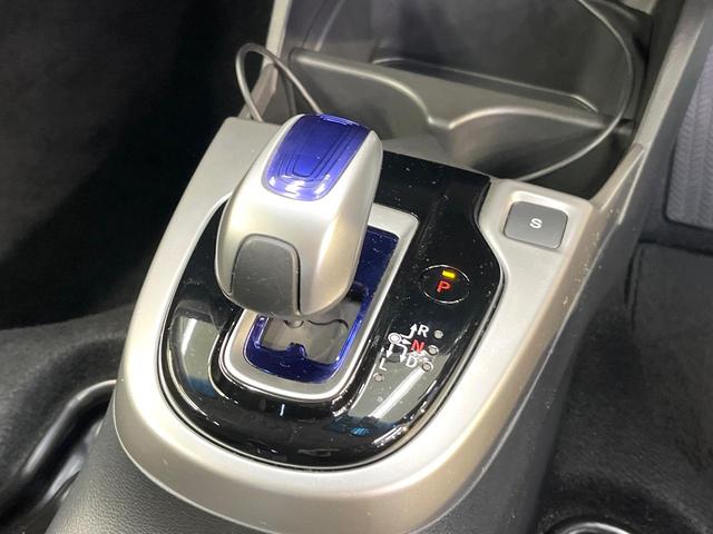 フィットハイブリッド Lパッケージ 純正ナビ バックカメラ 禁煙車 衝突軽減装置 クルーズコントロール LEDヘッド オートライト スマートキー 電動格納ミラー オートエアコン ドラレコ 純正革巻きステアリング ドアバイザー(21枚目)