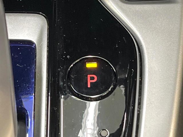 フィットハイブリッド Lパッケージ 純正ナビ バックカメラ 禁煙車 衝突軽減装置 クルーズコントロール LEDヘッド オートライト スマートキー 電動格納ミラー オートエアコン ドラレコ 純正革巻きステアリング ドアバイザー(25枚目)