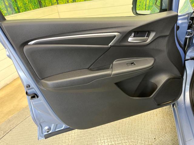 フィットハイブリッド Lパッケージ 純正ナビ バックカメラ 禁煙車 衝突軽減装置 クルーズコントロール LEDヘッド オートライト スマートキー 電動格納ミラー オートエアコン ドラレコ 純正革巻きステアリング ドアバイザー(44枚目)