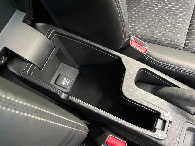 フィットハイブリッド Lパッケージ 純正ナビ バックカメラ 禁煙車 衝突軽減装置 クルーズコントロール LEDヘッド オートライト スマートキー 電動格納ミラー オートエアコン ドラレコ 純正革巻きステアリング ドアバイザー(47枚目)