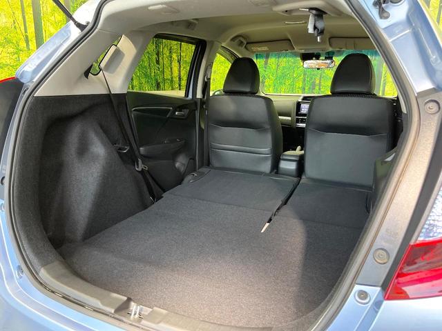 フィットハイブリッド Lパッケージ 純正ナビ バックカメラ 禁煙車 衝突軽減装置 クルーズコントロール LEDヘッド オートライト スマートキー 電動格納ミラー オートエアコン ドラレコ 純正革巻きステアリング ドアバイザー(51枚目)