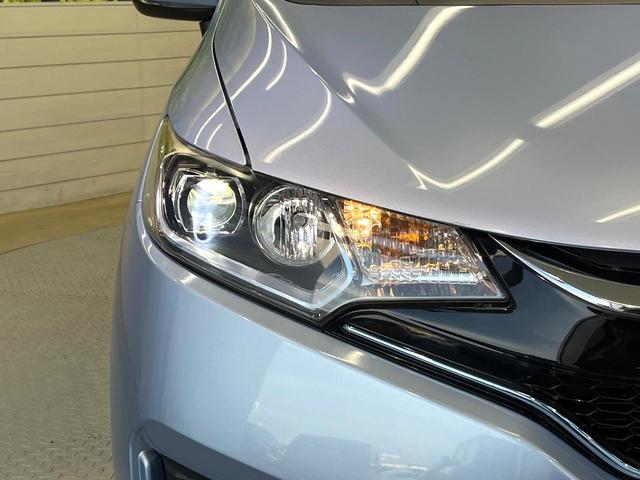 フィットハイブリッド Lパッケージ 純正ナビ バックカメラ 禁煙車 衝突軽減装置 クルーズコントロール LEDヘッド オートライト スマートキー 電動格納ミラー オートエアコン ドラレコ 純正革巻きステアリング ドアバイザー(54枚目)