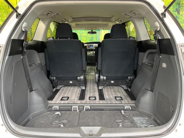 後席を格納すると、これだけの広さが！シーンに合わせたシートアレンジで、大きな荷物も積むことが出来ます♪