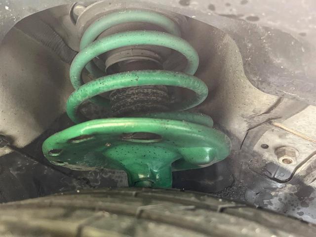 お車を安心してお乗りいただく為には、足回りの定期点検が欠かせません。サービスサポート（有償保証）では無料点検もご提供しており、安心のカーライフをお過ごしいただけるサポート体制が整っています。