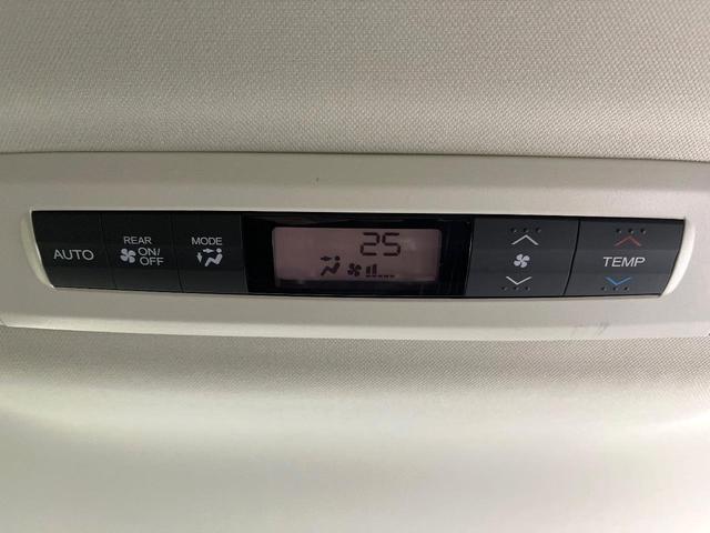 【リアオートエアコン】広い後部座席には必須の機能！風量や温度を自動で調整し前席と同様な車内環境にしてくれるリアオートエアコンを装備。夏の暑さも冬の寒さもストレスなく快適にお過ごしいただけます♪