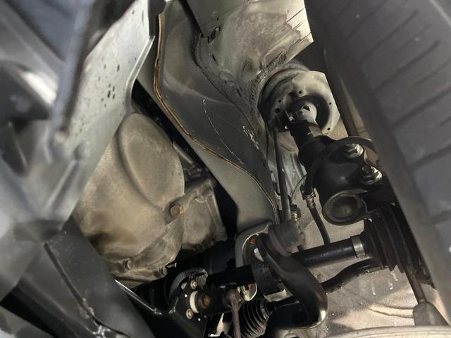 お車を安心してお乗りいただく為には、足回りの定期点検が欠かせません。サービスサポート（有償保証）では無料点検もご提供しており、安心のカーライフをお過ごしいただけるサポート体制が整っています。