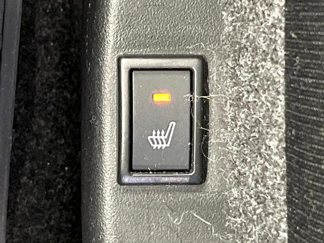 【シートヒーター】寒い日に重宝するシートヒーター！エアコンより早く温まってくれるので寒がりの人も安心ですね♪エアコンの温風は乾燥するから苦手、という方にもをおすすめです。