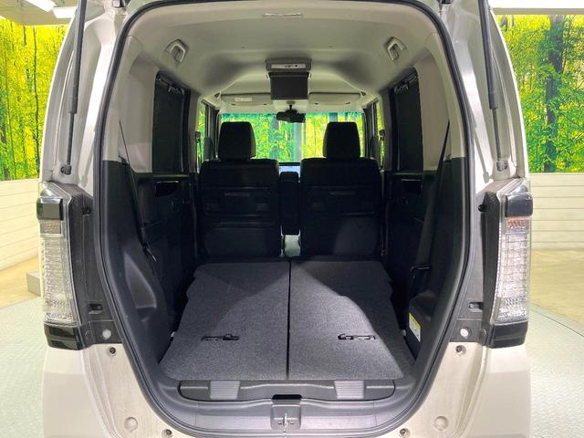 N-BOXカスタム 2トーンカラースタイル G・ターボLパッケージ フリップダウンモニター 純正8型ナビ 衝突軽減装置 禁煙車 バックカメラ 両側電動ドア オートエアコン オートライト ETC スマートキー ハーフレザー Bluetooth再生 電動格納ミラー(10枚目)