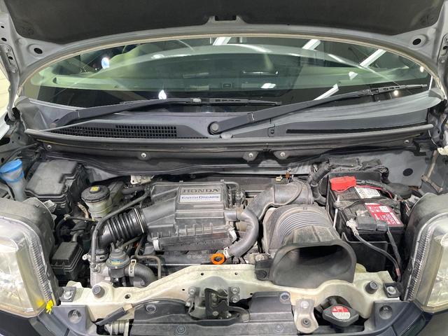 N-BOXカスタム 2トーンカラースタイル G・ターボLパッケージ フリップダウンモニター 純正8型ナビ 衝突軽減装置 禁煙車 バックカメラ 両側電動ドア オートエアコン オートライト ETC スマートキー ハーフレザー Bluetooth再生 電動格納ミラー(18枚目)