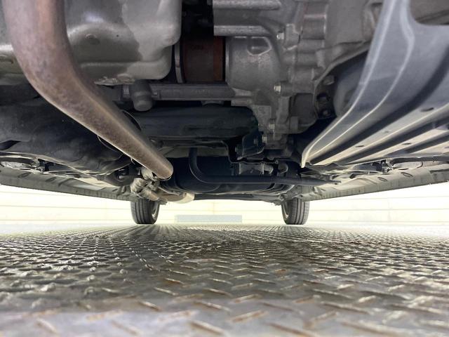 N-BOXカスタム 2トーンカラースタイル G・ターボLパッケージ フリップダウンモニター 純正8型ナビ 衝突軽減装置 禁煙車 バックカメラ 両側電動ドア オートエアコン オートライト ETC スマートキー ハーフレザー Bluetooth再生 電動格納ミラー(19枚目)