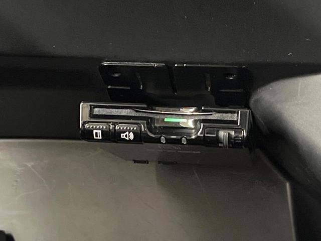 N-BOXカスタム 2トーンカラースタイル G・ターボLパッケージ フリップダウンモニター 純正8型ナビ 衝突軽減装置 禁煙車 バックカメラ 両側電動ドア オートエアコン オートライト ETC スマートキー ハーフレザー Bluetooth再生 電動格納ミラー(33枚目)