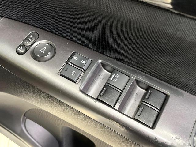 N-BOXカスタム 2トーンカラースタイル G・ターボLパッケージ フリップダウンモニター 純正8型ナビ 衝突軽減装置 禁煙車 バックカメラ 両側電動ドア オートエアコン オートライト ETC スマートキー ハーフレザー Bluetooth再生 電動格納ミラー(38枚目)