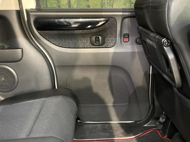 N-BOXカスタム 2トーンカラースタイル G・ターボLパッケージ フリップダウンモニター 純正8型ナビ 衝突軽減装置 禁煙車 バックカメラ 両側電動ドア オートエアコン オートライト ETC スマートキー ハーフレザー Bluetooth再生 電動格納ミラー(42枚目)