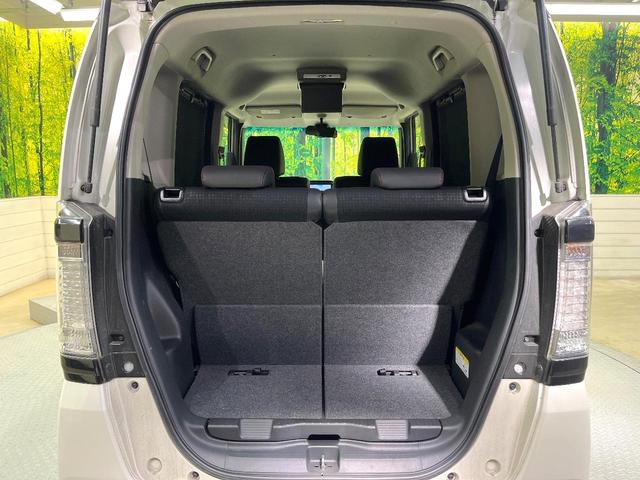 N-BOXカスタム 2トーンカラースタイル G・ターボLパッケージ フリップダウンモニター 純正8型ナビ 衝突軽減装置 禁煙車 バックカメラ 両側電動ドア オートエアコン オートライト ETC スマートキー ハーフレザー Bluetooth再生 電動格納ミラー(50枚目)