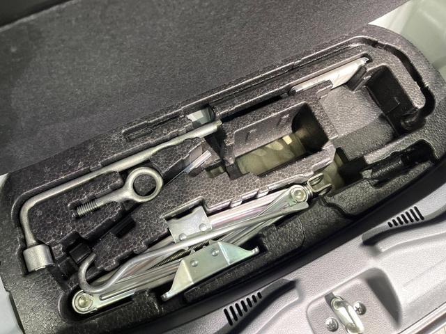 N-BOXカスタム 2トーンカラースタイル G・ターボLパッケージ フリップダウンモニター 純正8型ナビ 衝突軽減装置 禁煙車 バックカメラ 両側電動ドア オートエアコン オートライト ETC スマートキー ハーフレザー Bluetooth再生 電動格納ミラー(51枚目)