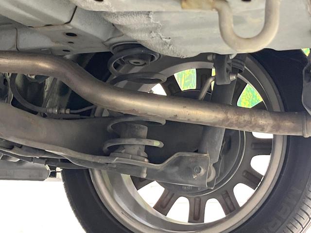 N-BOXカスタム 2トーンカラースタイル G・ターボLパッケージ フリップダウンモニター 純正8型ナビ 衝突軽減装置 禁煙車 バックカメラ 両側電動ドア オートエアコン オートライト ETC スマートキー ハーフレザー Bluetooth再生 電動格納ミラー(60枚目)