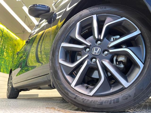 フィット ｅ：ＨＥＶホーム　ホンダセンシング　９型ホンダコネクトディスプレイ　バックカメラ　フルセグ　アダプティブクルーズ　純正１６インチアルミ　ステアリングスイッチ　ＬＥＤヘッド　オートハイビーム　オートエアコン　スマートキー（13枚目）