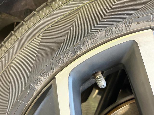 フィット ｅ：ＨＥＶホーム　ホンダセンシング　９型ホンダコネクトディスプレイ　バックカメラ　フルセグ　アダプティブクルーズ　純正１６インチアルミ　ステアリングスイッチ　ＬＥＤヘッド　オートハイビーム　オートエアコン　スマートキー（24枚目）