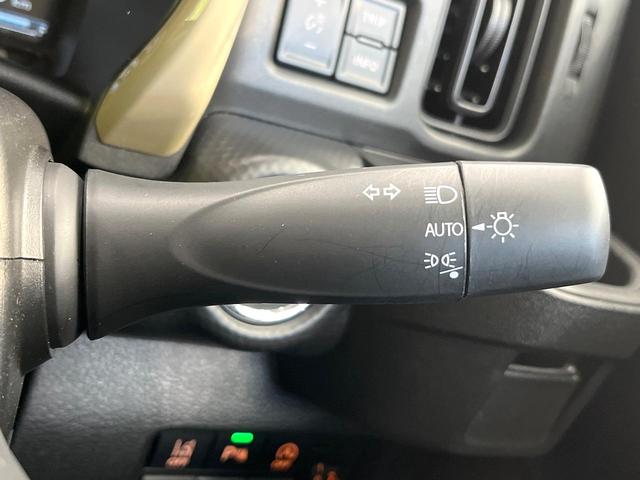 【オートエアコン】一度お好みの温度に設定すれば、車内の温度を検知し風量や温度を自動で調整。暑い…寒い…と何度もスイッチ操作をする必要はありません。快適な車内空間には必須の機能ですね♪