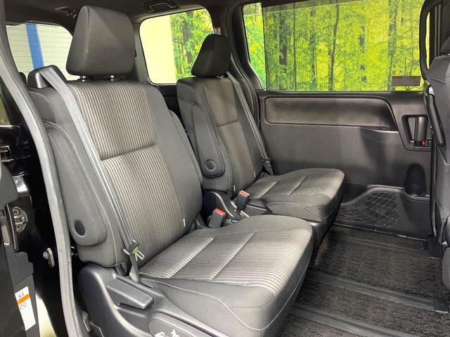 ヴォクシー ＺＳ　後期型　セーフティセンス　純正１０型ナビ　バックカメラ　両側電動ドア　７人乗り　ＬＥＤヘッド　禁煙車　ＥＴＣ　ドラレコ　純正１６インチアルミ　ロールサンシェード　スマートキー　シートバックテーブル（9枚目）