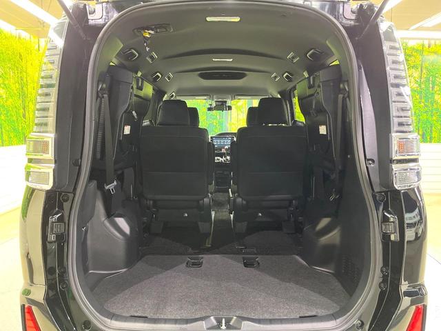 ヴォクシー ＺＳ　後期型　セーフティセンス　純正１０型ナビ　バックカメラ　両側電動ドア　７人乗り　ＬＥＤヘッド　禁煙車　ＥＴＣ　ドラレコ　純正１６インチアルミ　ロールサンシェード　スマートキー　シートバックテーブル（11枚目）