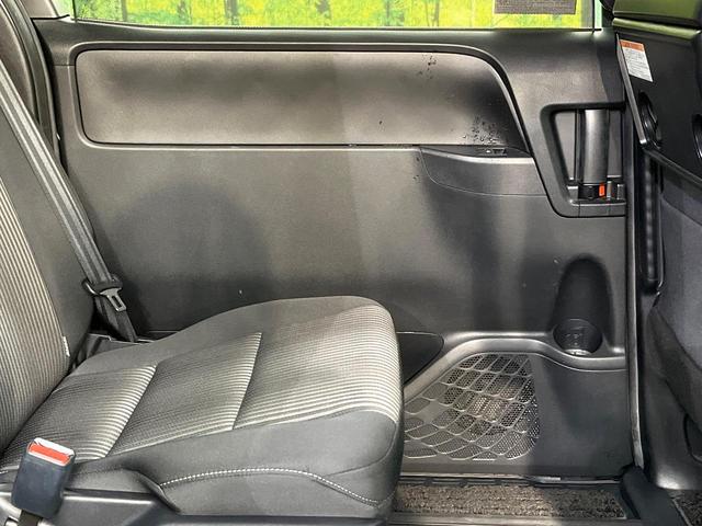 ヴォクシー ＺＳ　後期型　セーフティセンス　純正１０型ナビ　バックカメラ　両側電動ドア　７人乗り　ＬＥＤヘッド　禁煙車　ＥＴＣ　ドラレコ　純正１６インチアルミ　ロールサンシェード　スマートキー　シートバックテーブル（43枚目）