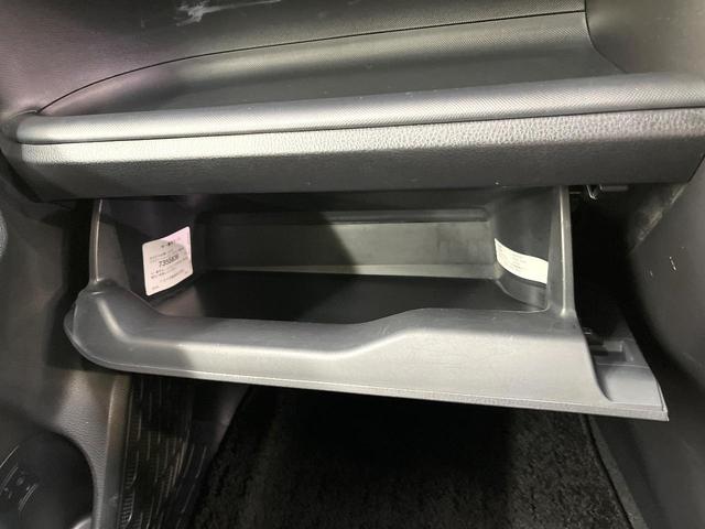 ヴォクシー ＺＳ　後期型　セーフティセンス　純正１０型ナビ　バックカメラ　両側電動ドア　７人乗り　ＬＥＤヘッド　禁煙車　ＥＴＣ　ドラレコ　純正１６インチアルミ　ロールサンシェード　スマートキー　シートバックテーブル（70枚目）