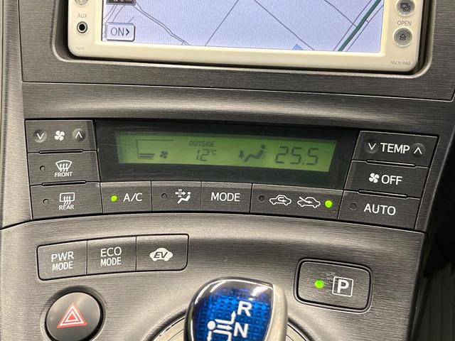 プリウス Ｓ　純正ナビ　バックカメラ　オートエアコン　純正１５インチアルミ　電動格納ミラー　スマートキー　ヘッドライトレベライザー　盗難防止装置　ＥＴＣ（5枚目）