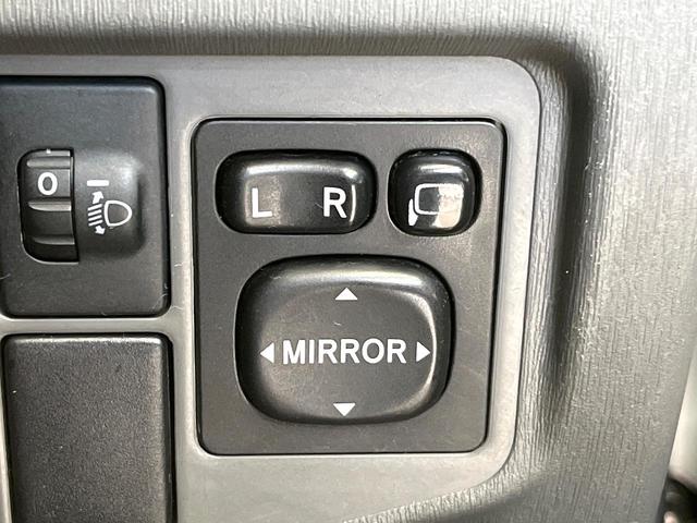 プリウス Ｓ　純正ナビ　バックカメラ　オートエアコン　純正１５インチアルミ　電動格納ミラー　スマートキー　ヘッドライトレベライザー　盗難防止装置　ＥＴＣ（6枚目）