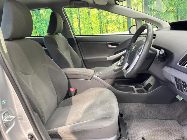 プリウス Ｓ　純正ナビ　バックカメラ　オートエアコン　純正１５インチアルミ　電動格納ミラー　スマートキー　ヘッドライトレベライザー　盗難防止装置　ＥＴＣ（8枚目）