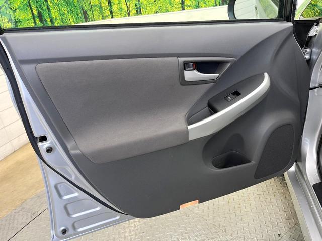 プリウス Ｓ　純正ナビ　バックカメラ　オートエアコン　純正１５インチアルミ　電動格納ミラー　スマートキー　ヘッドライトレベライザー　盗難防止装置　ＥＴＣ（41枚目）