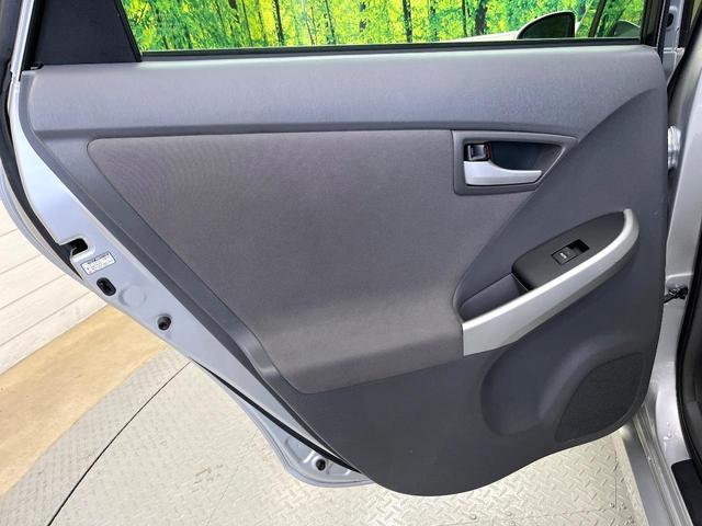 プリウス Ｓ　純正ナビ　バックカメラ　オートエアコン　純正１５インチアルミ　電動格納ミラー　スマートキー　ヘッドライトレベライザー　盗難防止装置　ＥＴＣ（42枚目）