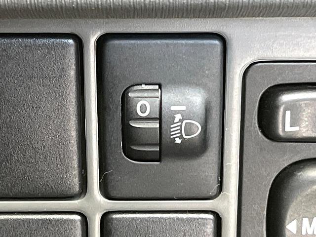 プリウス Ｓ　純正ナビ　バックカメラ　オートエアコン　純正１５インチアルミ　電動格納ミラー　スマートキー　ヘッドライトレベライザー　盗難防止装置　ＥＴＣ（55枚目）