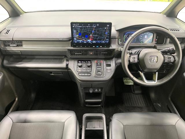 ステップワゴン ｅ：ＨＥＶスパーダ　純正１１．４型ナビ　バックカメラ　ホンダセンシング　両側電動ドア　レーダークルーズコントロール　ＥＴＣ　シートヒーター　オートエアコン　パワーバックドア　スマートキー　電動格納ミラー　ハーフレザー（2枚目）