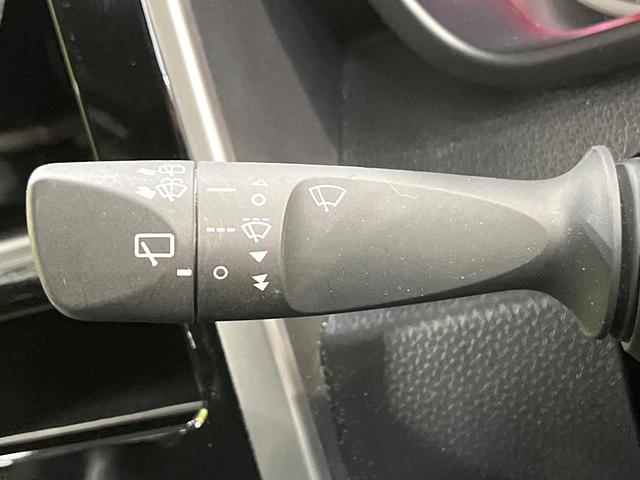 ルーミー カスタムＧ　両側電動ドア　スマートアシスト　レーダークルーズコントロール　オートライト　ＬＥＤヘッド　スマートキー　オートエアコン　衝突軽減装置　車線逸脱警報　コーナーセンサー　革巻きステアリング　電動格納ミラー（31枚目）