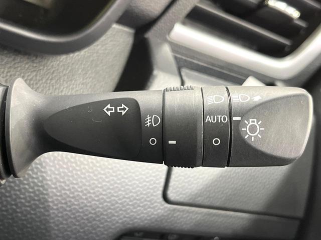 ルーミー カスタムＧ　両側電動ドア　スマートアシスト　レーダークルーズコントロール　オートライト　ＬＥＤヘッド　スマートキー　オートエアコン　衝突軽減装置　車線逸脱警報　コーナーセンサー　革巻きステアリング　電動格納ミラー（32枚目）