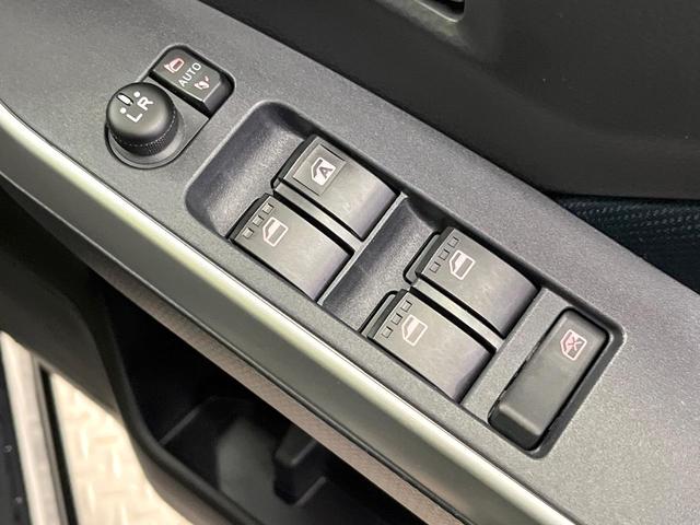 ルーミー カスタムＧ　両側電動ドア　スマートアシスト　レーダークルーズコントロール　オートライト　ＬＥＤヘッド　スマートキー　オートエアコン　衝突軽減装置　車線逸脱警報　コーナーセンサー　革巻きステアリング　電動格納ミラー（33枚目）