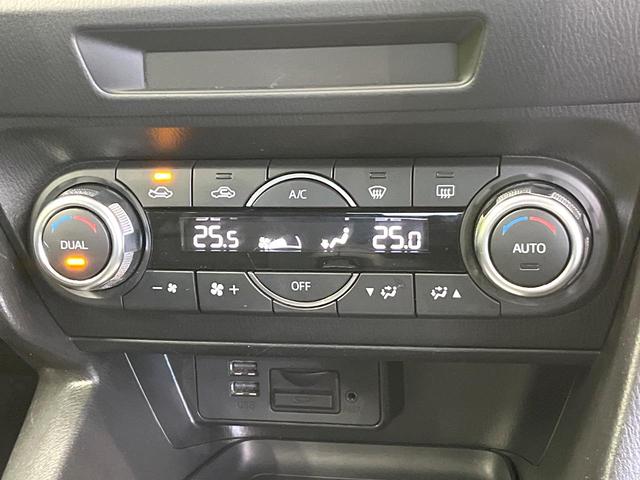 【左右独立型フルオートエアコン】運転席と助手席でそれぞれお好みの温度に設定可能。同乗者にも配慮した、快適な空調をお届け致します。