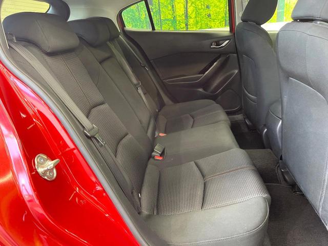 後部座席も気になるようなキズ・汚れやへたり等、大きなダメージはなく、良好な状態です。