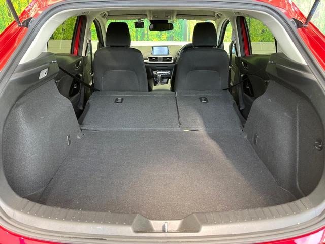 普段のお買い物や通勤、送迎等に十分な荷室スペースを確保しております。セカンドシートを倒すと、大きな荷物の積載も可能です♪