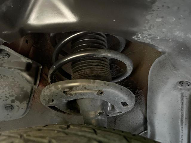 お車を安心してお乗りいただく為には、足回りの定期点検が欠かせません。サービスサポート（有償保証）では無料点検もご提供しており、安心のカーライフをお過ごしいただけるサポート体制が整っています。