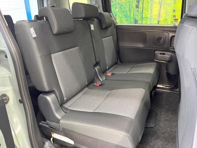 シエンタ ハイブリッドＸ　禁煙車　電動スライドドア　衝突被害軽減システム　レーダークルーズ　コーナーセンサー　スマートキー　ＬＥＤヘッド　オートハイビーム　車線逸脱警報　オートライト　オートエアコン（9枚目）