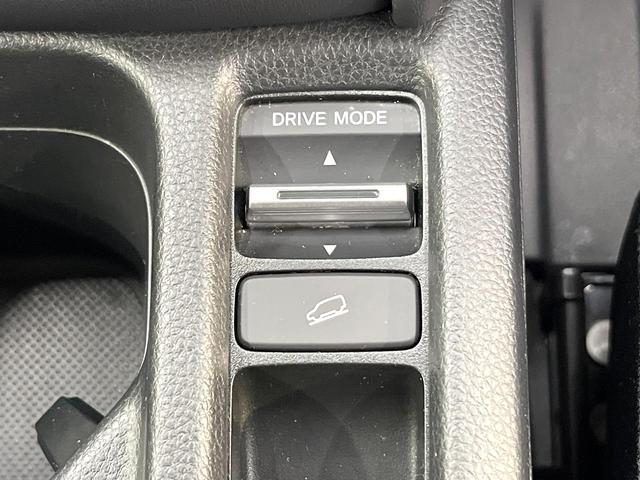 ヴェゼル e:HEV Z バックカメラ 衝突被害軽減システム 禁煙車 電動リアゲート ハーフレザーシート ドラレコ コーナーセンサー スマートキー LEDヘッド ETC 純正18インチアルミ 車線逸脱警報 オートライト(66枚目)