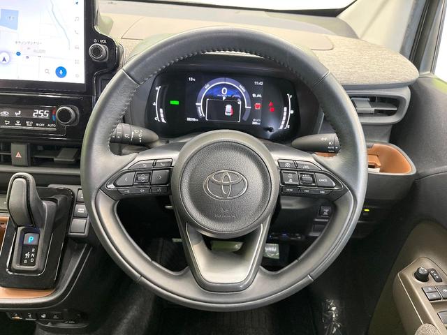 シエンタ ハイブリッドZ 両側電動ドア 全周囲カメラ 衝突被害軽減システム レーダークルーズ ドラレコ コーナーセンサー ETC 純正15インチアルミ オートハイビーム 車線逸脱警報 ステアリングヒーター AC100V電源(12枚目)