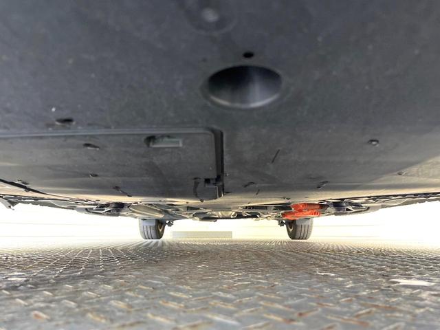 シエンタ ハイブリッドZ 両側電動ドア 全周囲カメラ 衝突被害軽減システム レーダークルーズ ドラレコ コーナーセンサー ETC 純正15インチアルミ オートハイビーム 車線逸脱警報 ステアリングヒーター AC100V電源(20枚目)