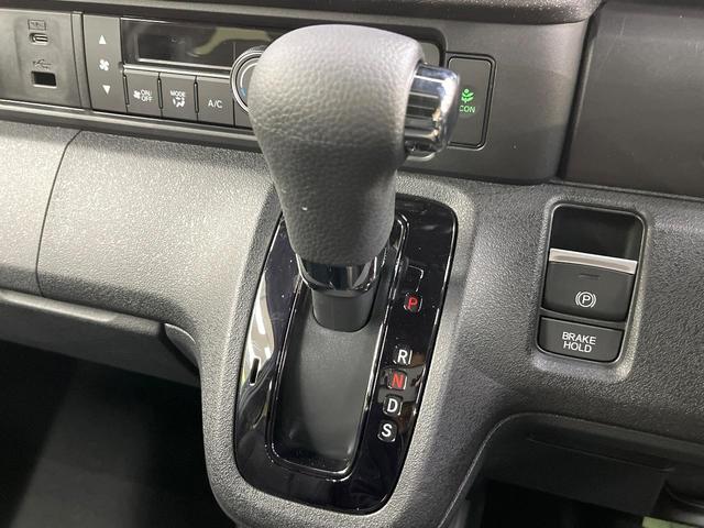 N-BOXカスタム コーディネートスタイル 届出済未使用車 両側電動ドア バックカメラ 衝突被害軽減システム レザーシート コーナーセンサー LEDヘッド 純正14インチアルミ 車線逸脱警報 オートライト オートエアコン LEDフォグ(53枚目)