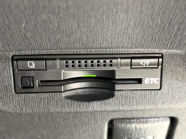 プリウス Ｓ　バックカメラ　禁煙車　ドラレコ　スマートキー　ＨＩＤヘッド　ナビ連動ＥＴＣ　オートライト　オートエアコン　Ｂｌｕｅｔｏｏｔｈ　ＣＤ　ＤＶＤ再生　地デジ（5枚目）